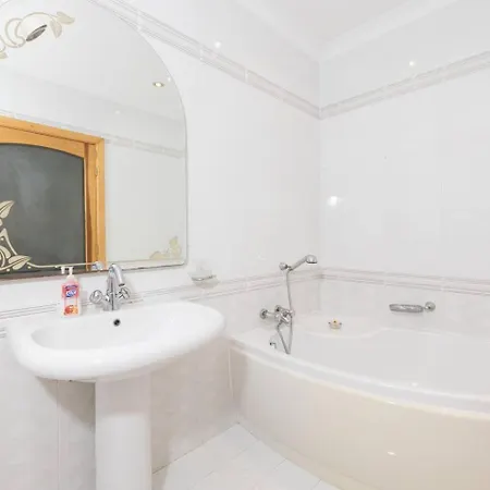 아파트 Spacious 3bed Central Location *