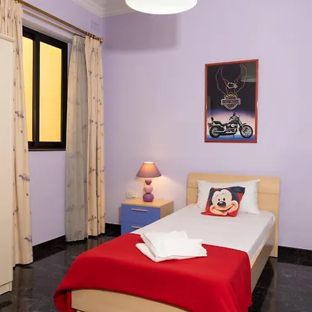Spacious 3bed Central Location 아파트 *