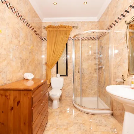 Spacious 3bed Central Location Apartment *