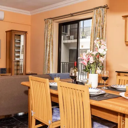 Lejlighed Spacious 3bed Central Location *