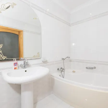 Spacious 3bed Central Location Lejlighed *