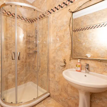 Spacious 3bed Central Location Daire