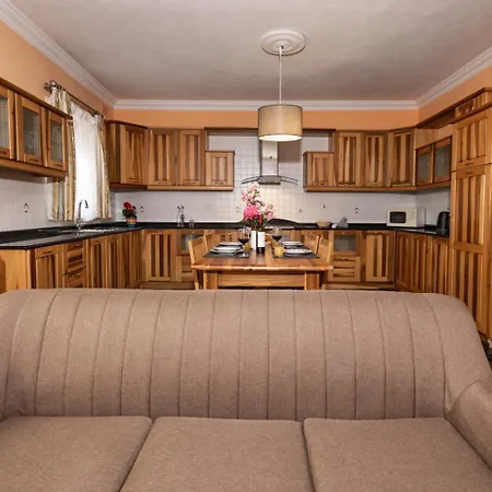 Lejlighed Spacious 3bed Central Location *